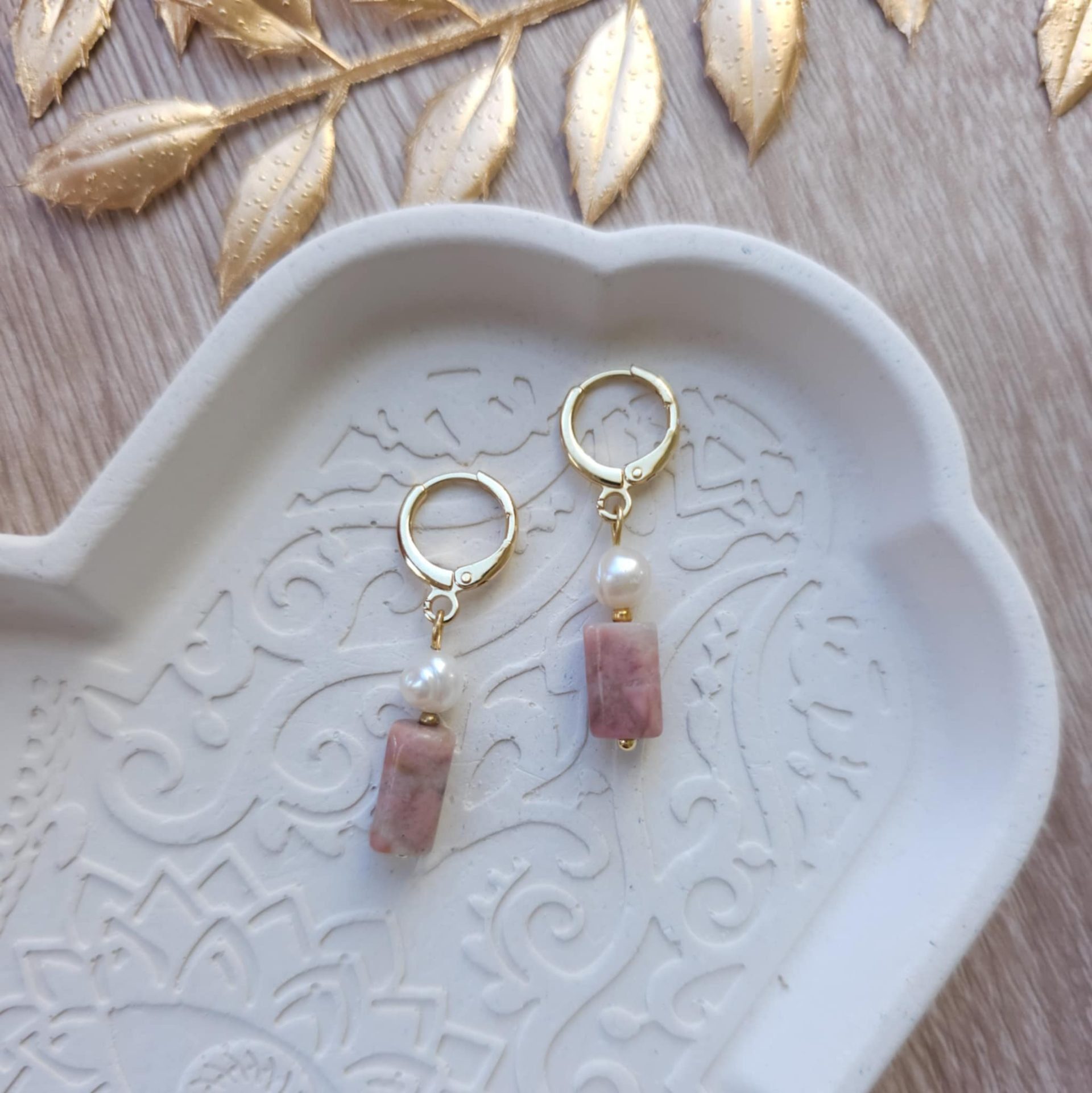 Boucles d'oreilles en Rhodonite et perles d'eau douce