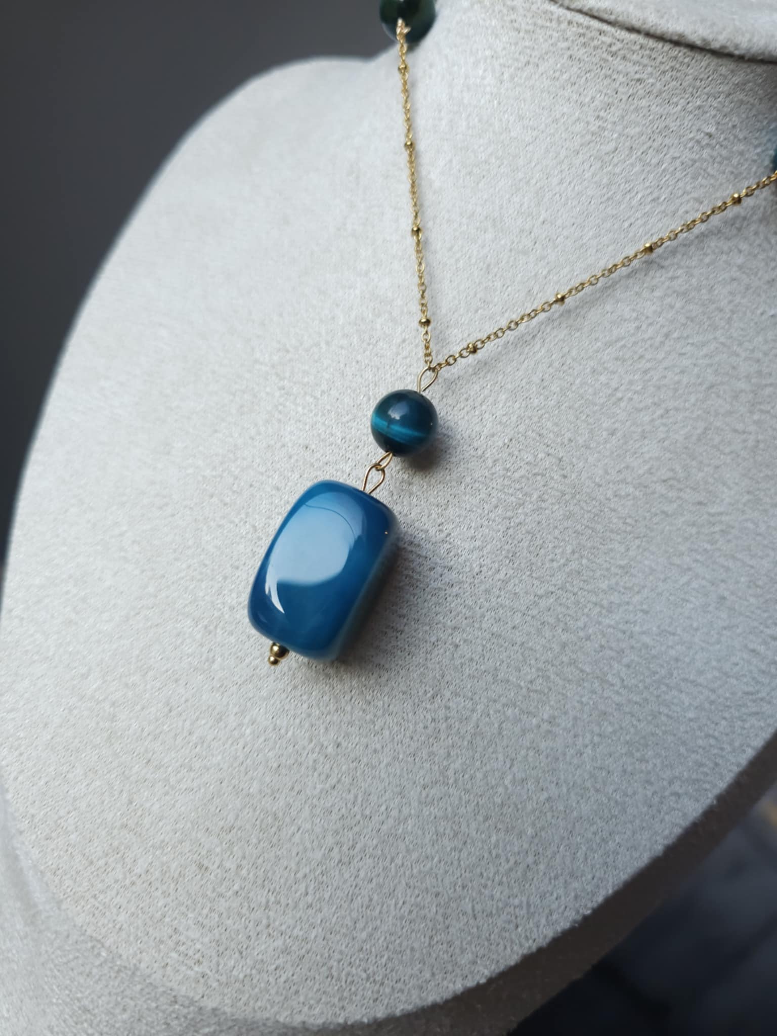 Collier en Agate bleue et œil de chat