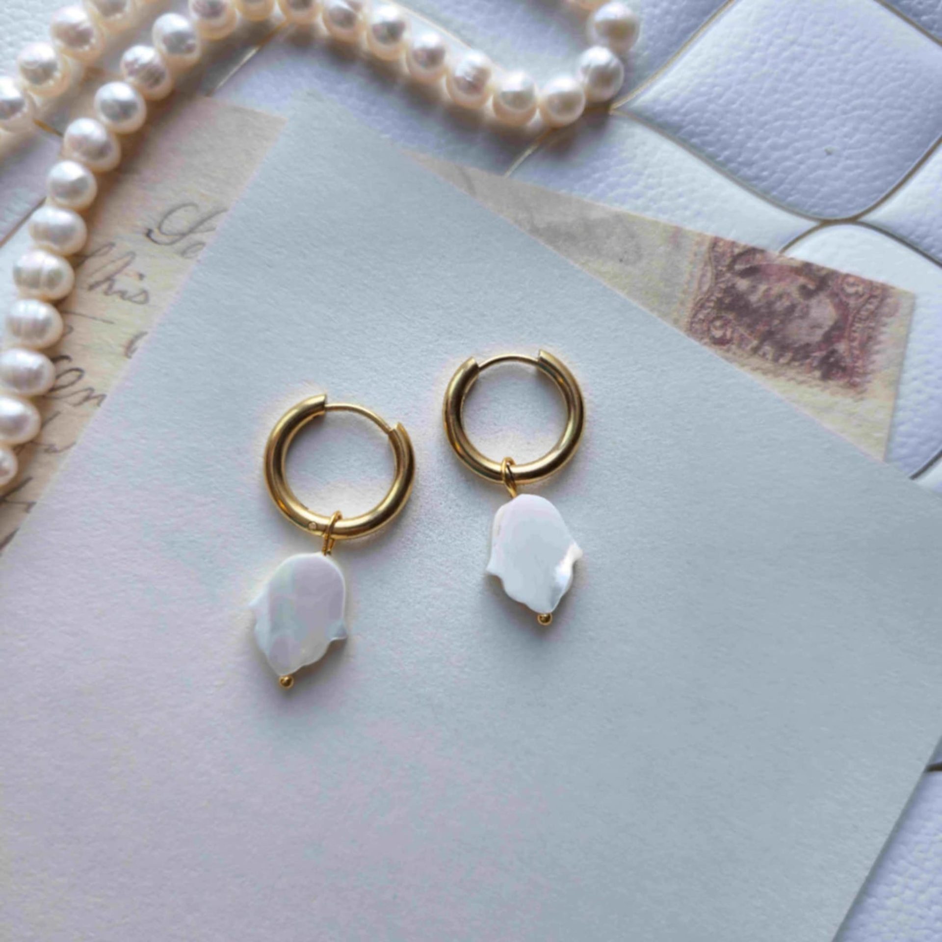 Boucles d'oreilles nacre main de fatma
