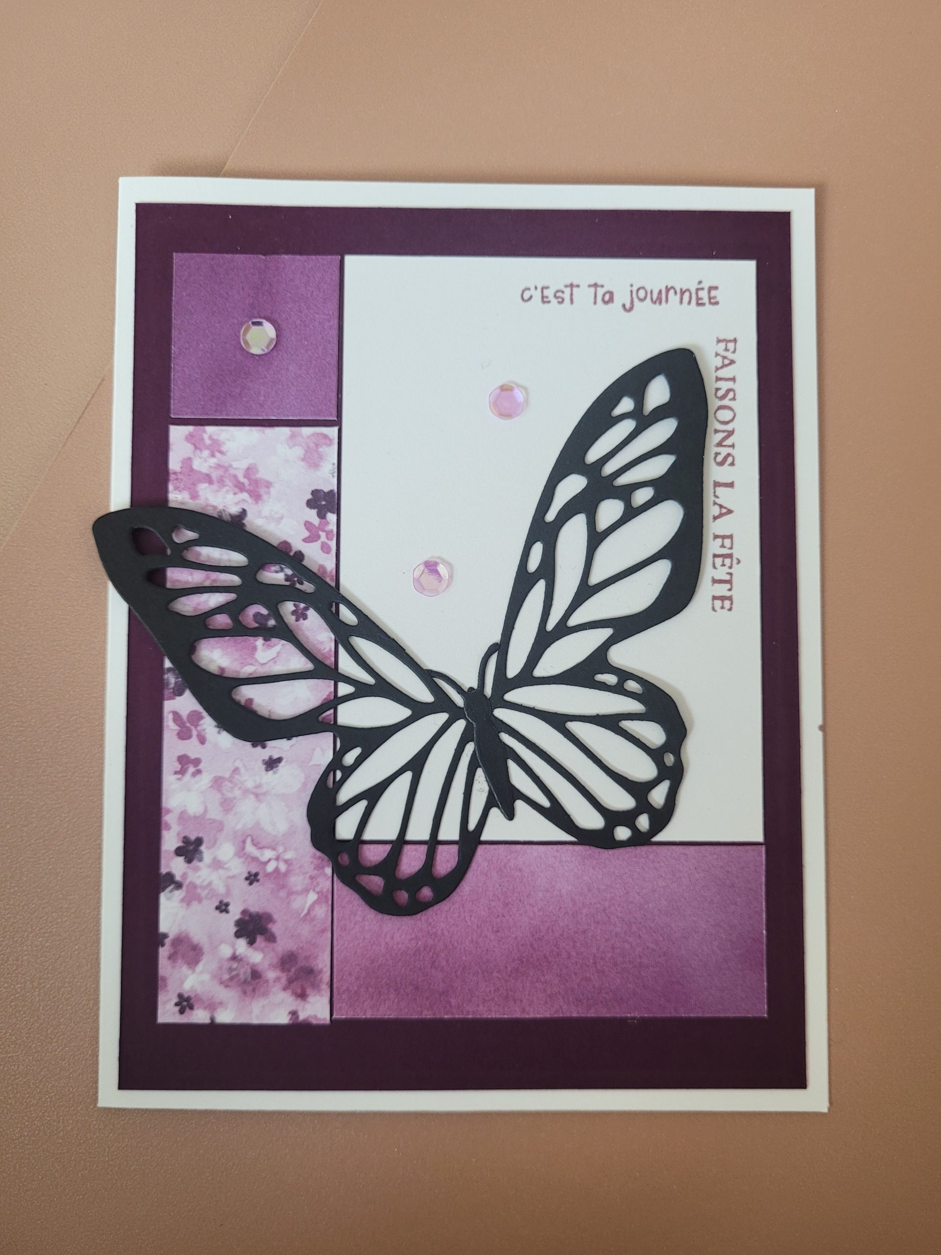 carte papillon mauve