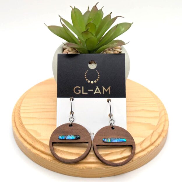 Boucles d'oreilles pendantes en bois et nacre (GL-AM 23-12-01)